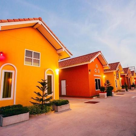 Windsor Resort Lopburi Bagian luar foto