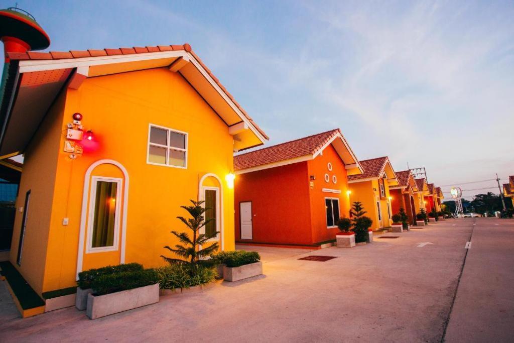 Windsor Resort Lopburi Bagian luar foto