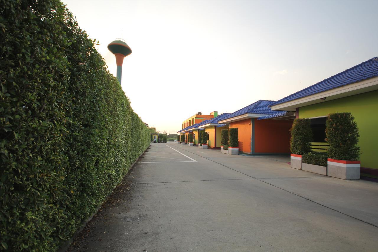 Windsor Resort Lopburi Bagian luar foto