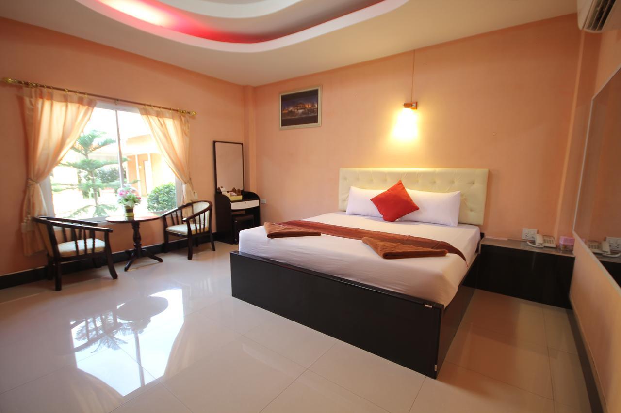 Windsor Resort Lopburi Bagian luar foto